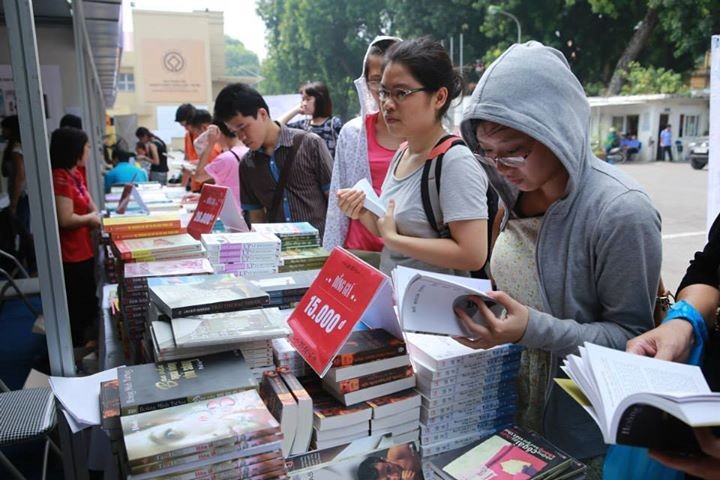 La fureur de lire des jeunes Hanoiens - ảnh 2